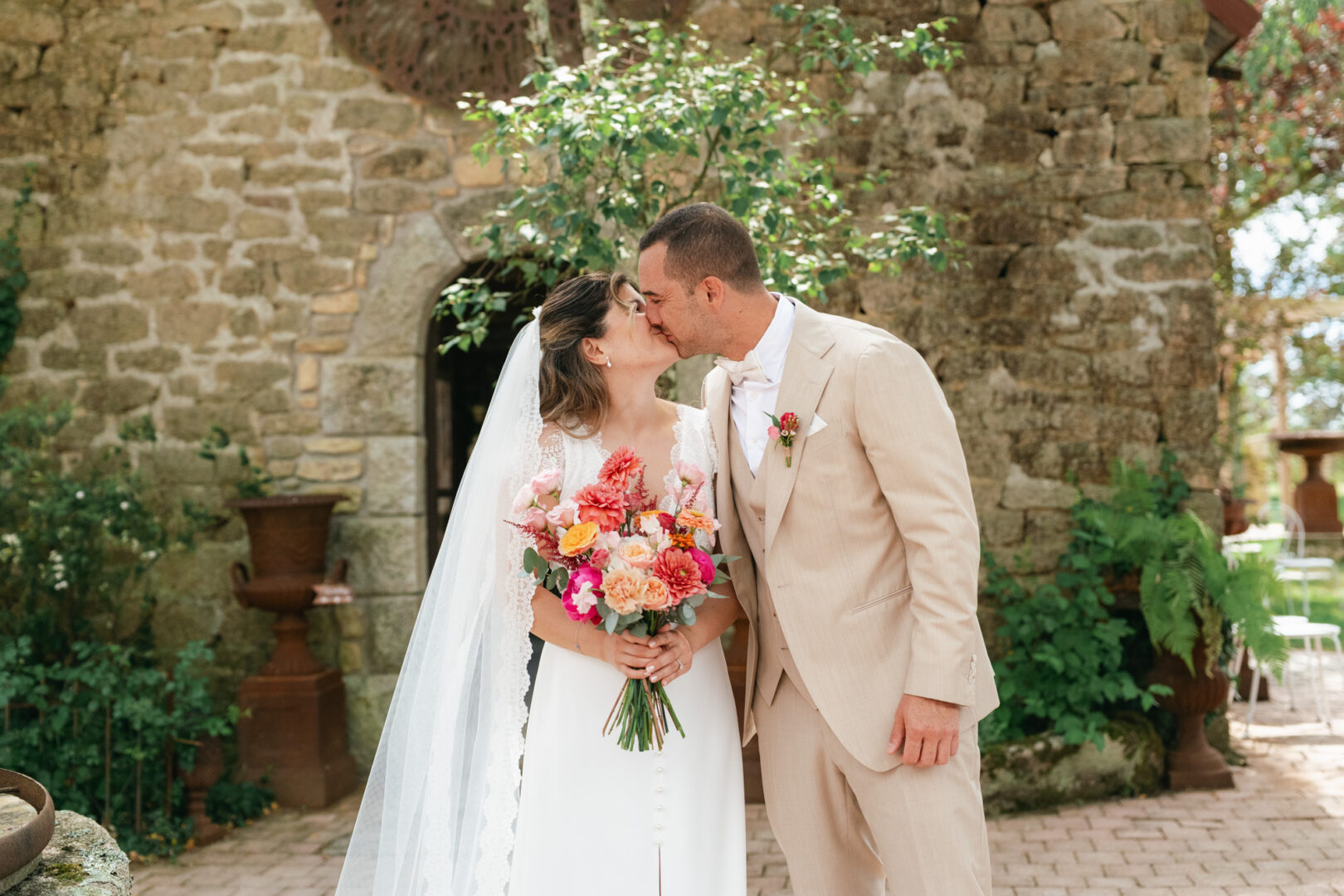 Photo de mariage de N&B au Domaine de Keriquel à Riec sur Belon par Antoine Borzeix-38