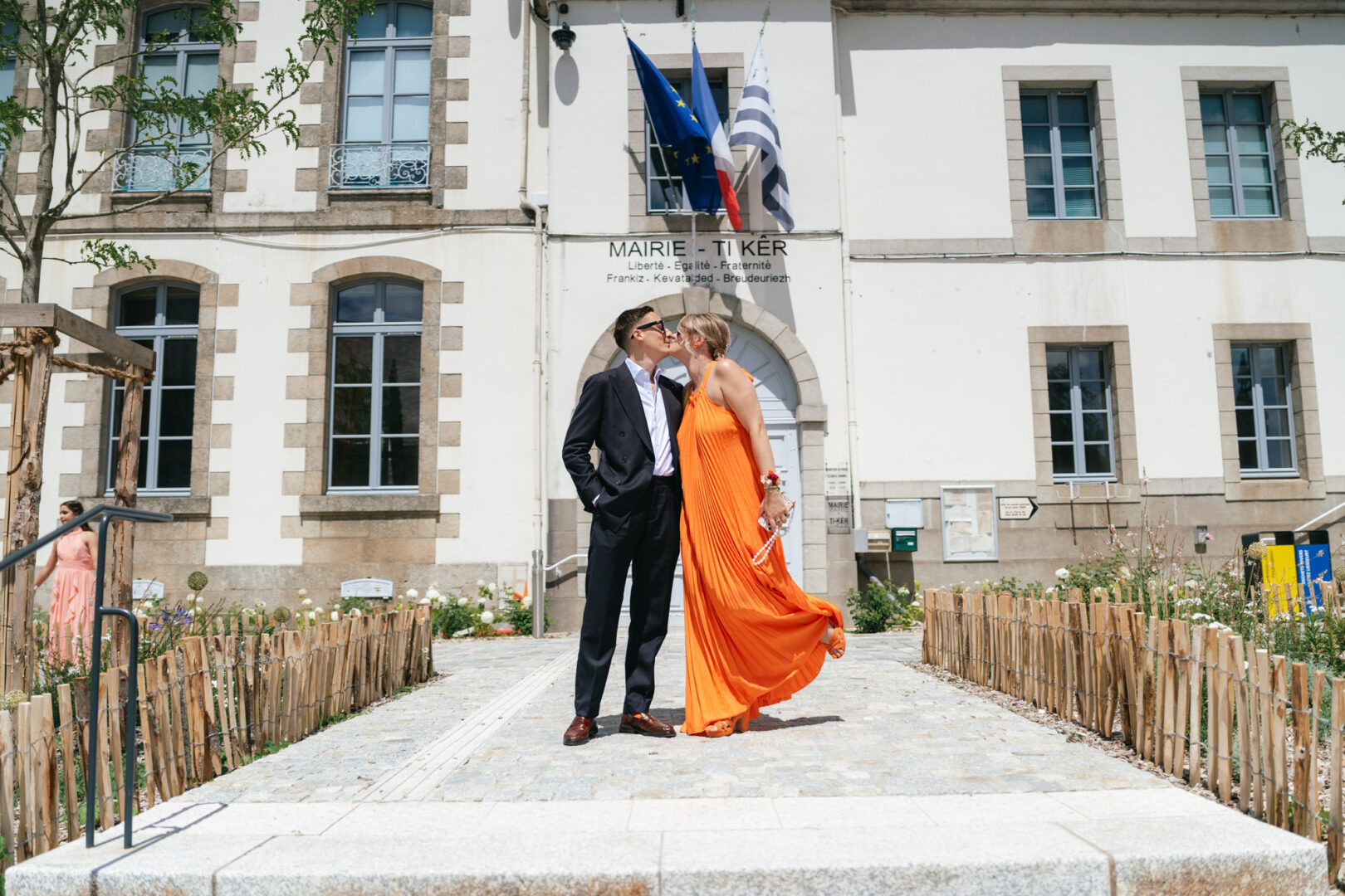 Photo de mariage de N&B au Domaine de Keriquel à Riec sur Belon par Antoine Borzeix-46