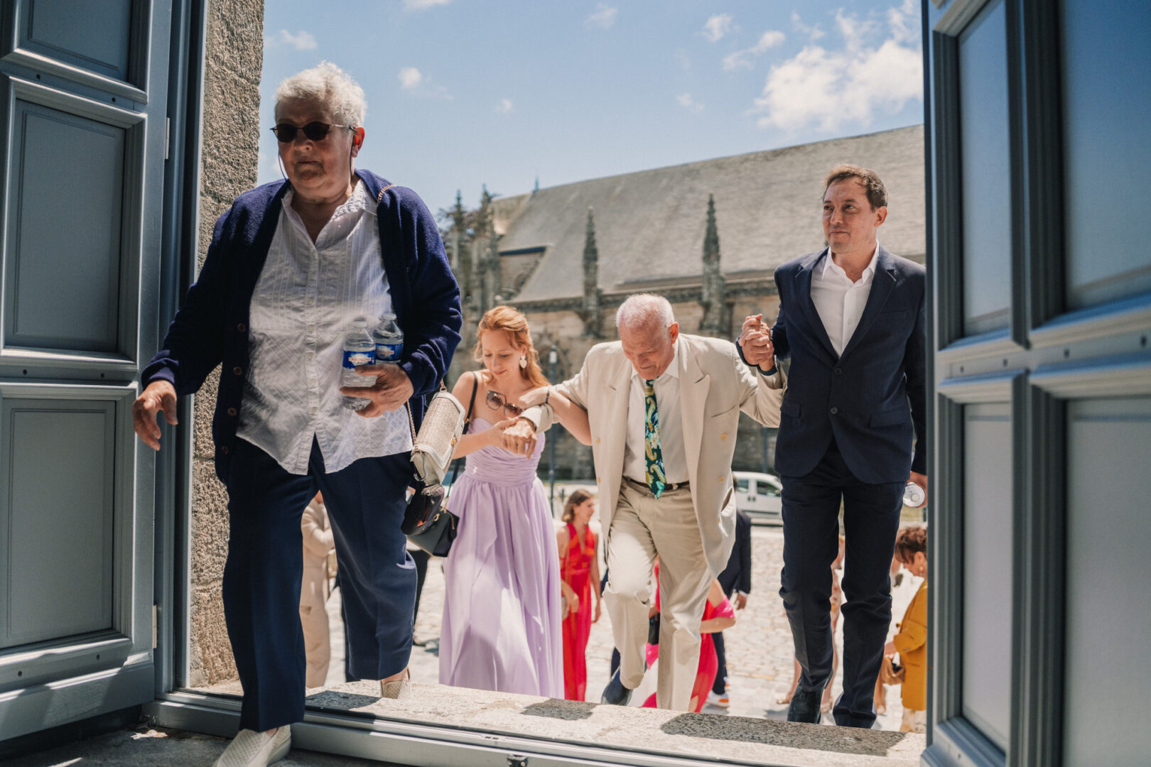 Photo de mariage de N&B au Domaine de Keriquel à Riec sur Belon par Antoine Borzeix-56