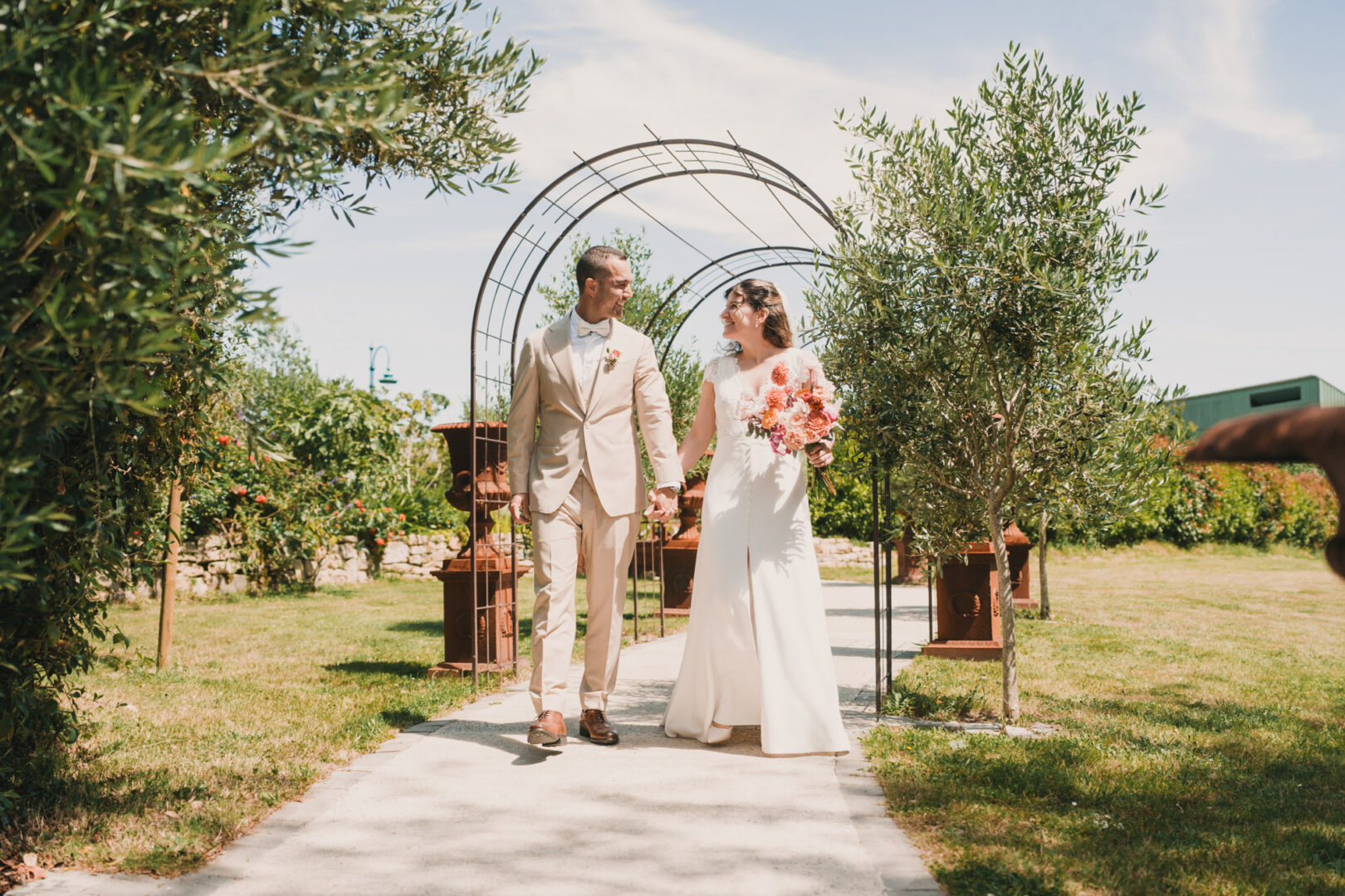 Photo de mariage de N&B au Domaine de Keriquel à Riec sur Belon par Antoine Borzeix-93